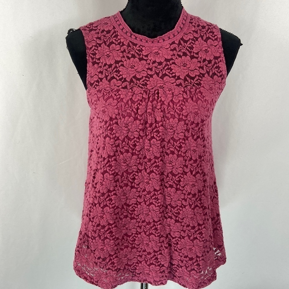 West Kei Magenta Fully Lined Floral Lace Tank with Key Hole Cutout in Back